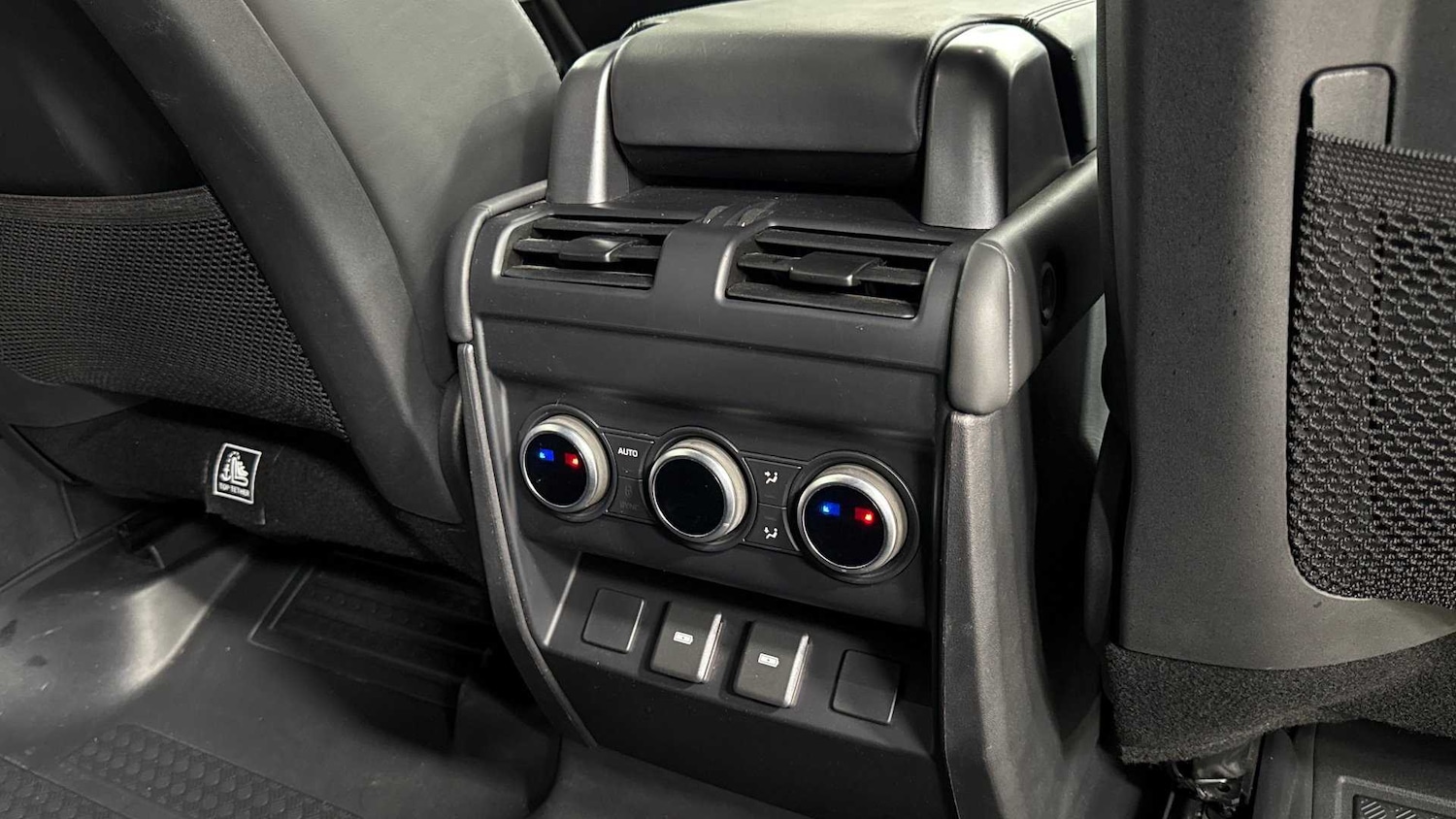 Used Land Rover Defender 2023 for sale - 76460507: Photo 18