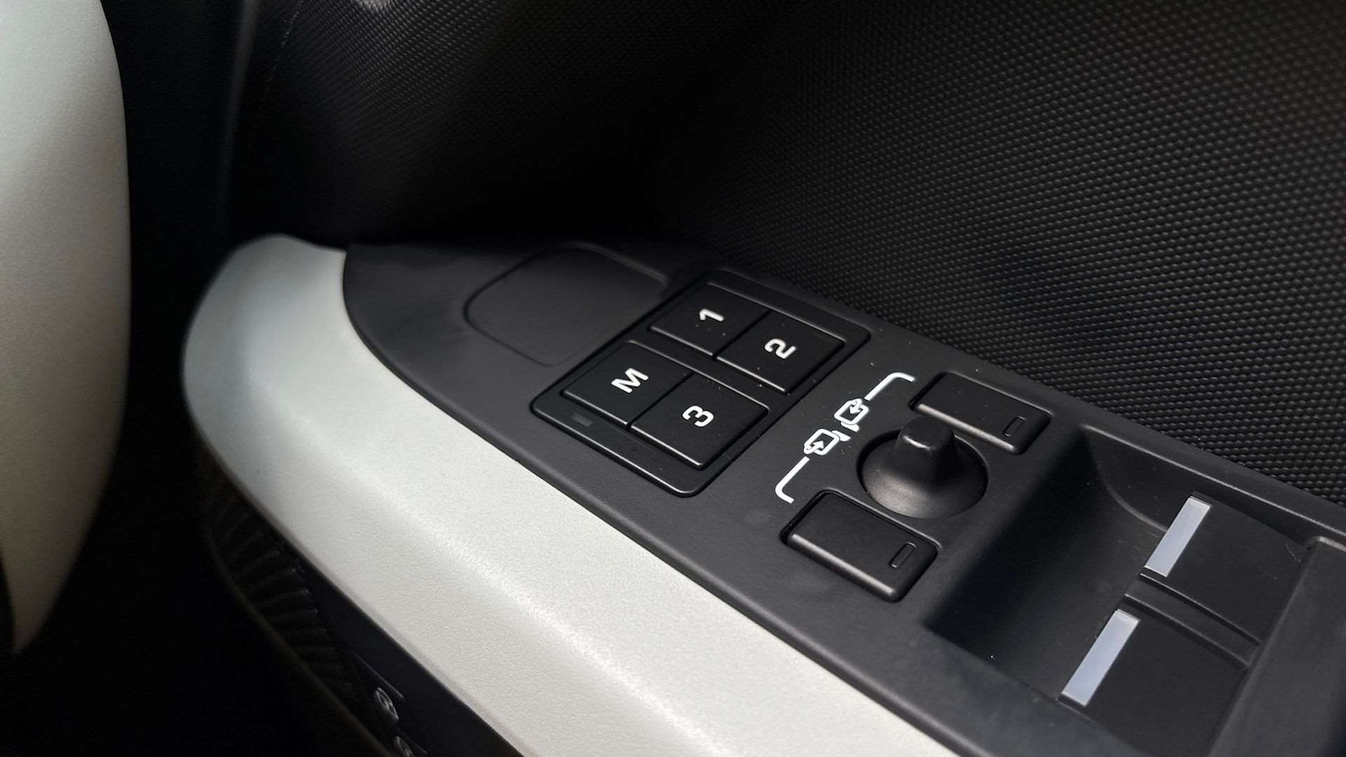 Used Land Rover Defender 2023 for sale - 76460507: Photo 25