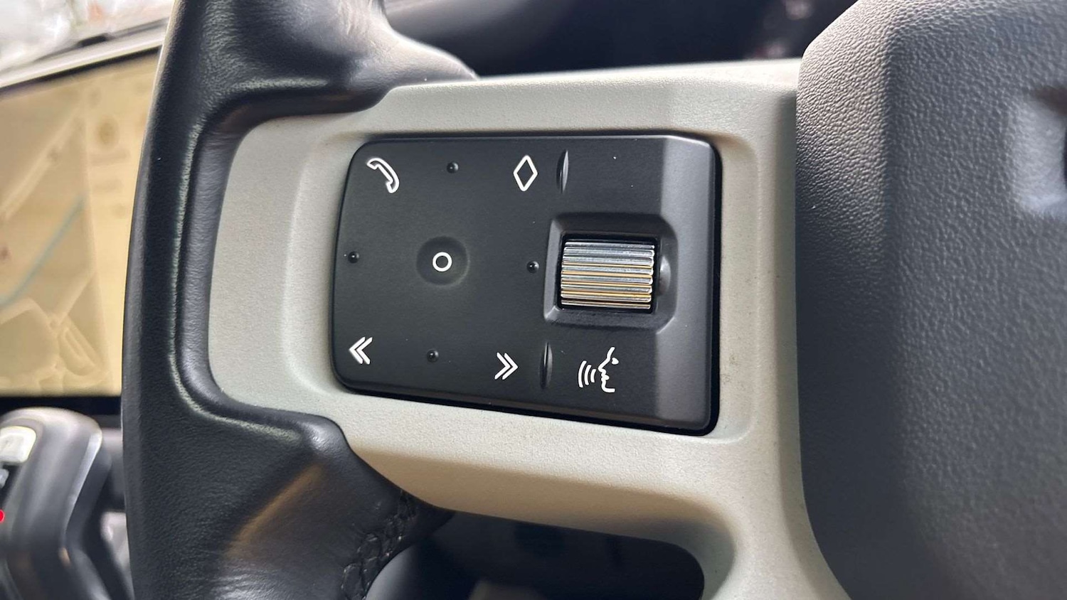 Used Land Rover Defender 2023 for sale - 76460507: Photo 30