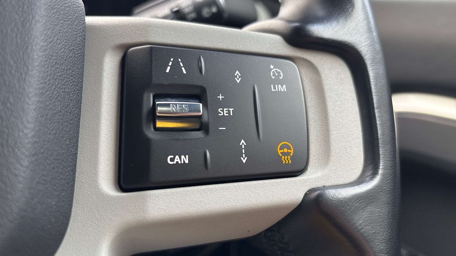 Used Land Rover Defender 2023 for sale - 76460507: Photo 31