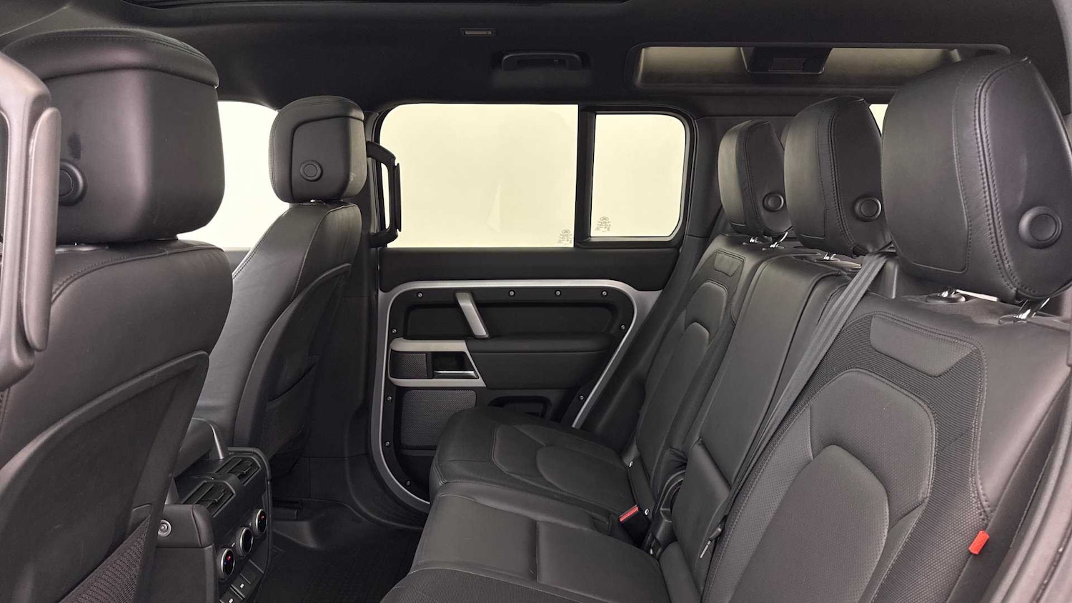 Used Land Rover Defender 2023 for sale - 76460507: Photo 4