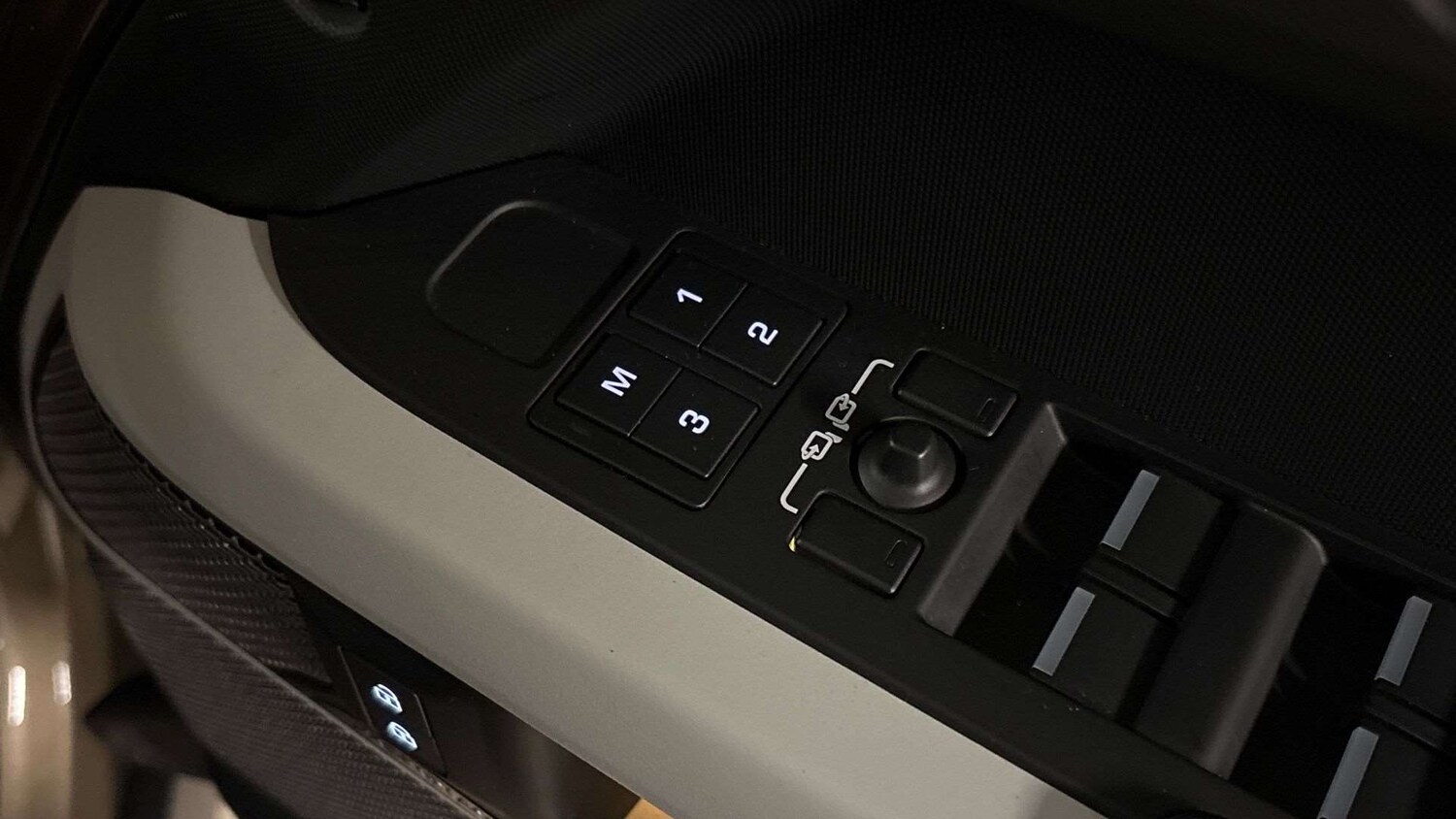 Used Land Rover Defender 2024 for sale - 77373895: Photo 25