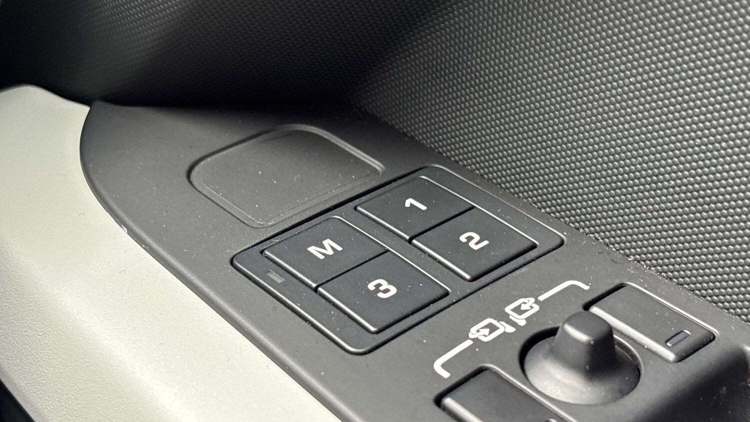 Used Land Rover Defender 2023 for sale - 78221316: Photo 25