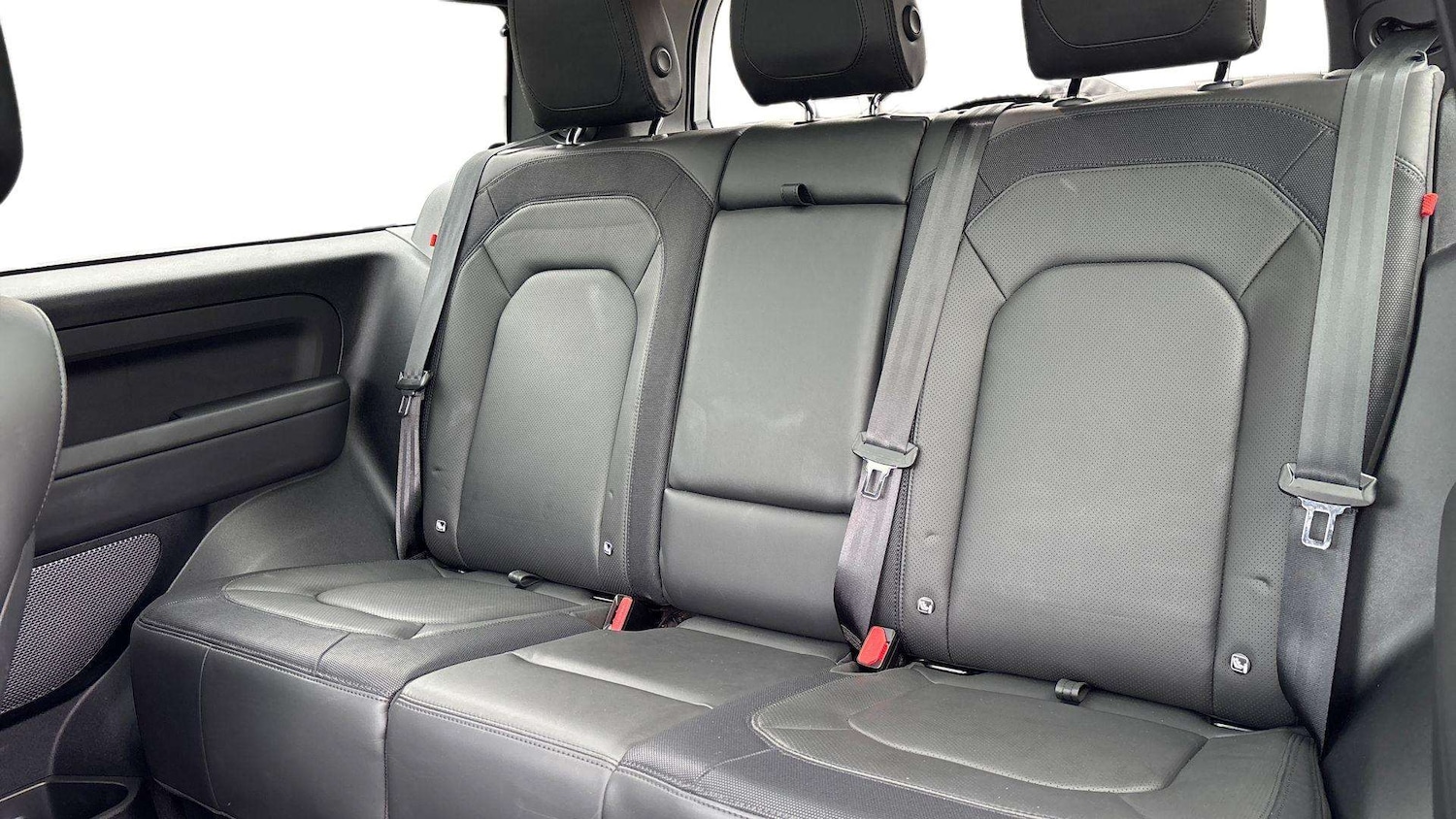 Used Land Rover Defender 2023 for sale - 78221316: Photo 4