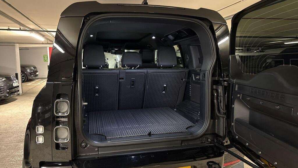 Used Land Rover Defender 2024 for sale - 76460336: Photo 10