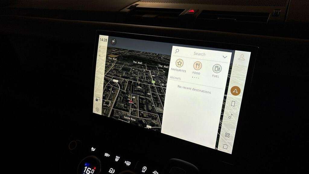 Used Land Rover Defender 2024 for sale - 76460336: Photo 11