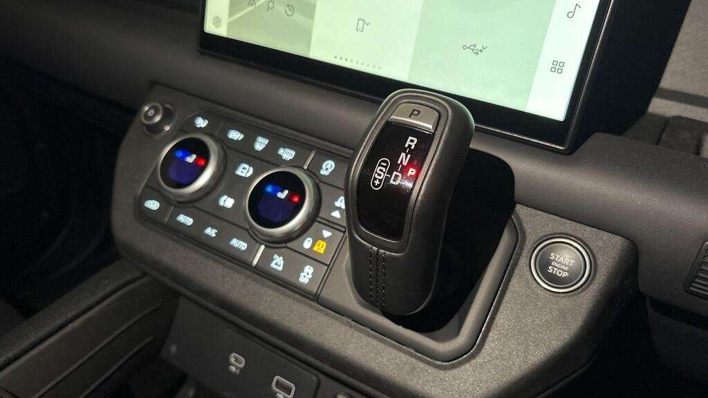 Used Land Rover Defender 2024 for sale - 76460336: Photo 13