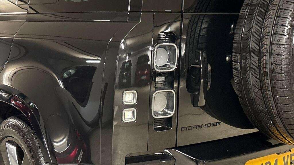 Used Land Rover Defender 2024 for sale - 76460336: Photo 19