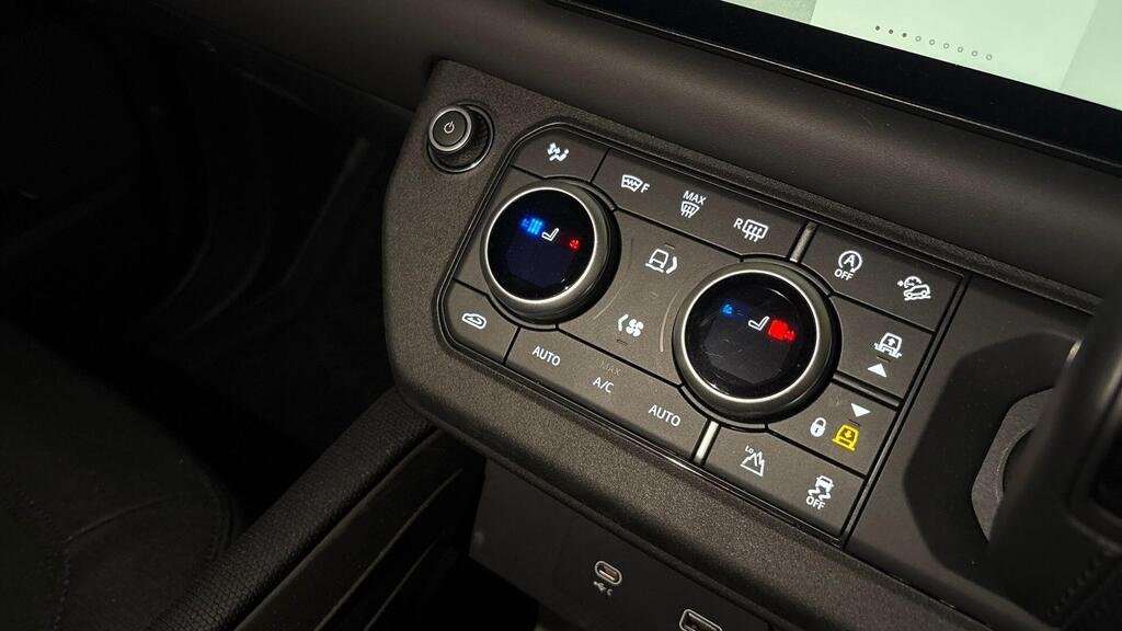Used Land Rover Defender 2024 for sale - 76460336: Photo 22