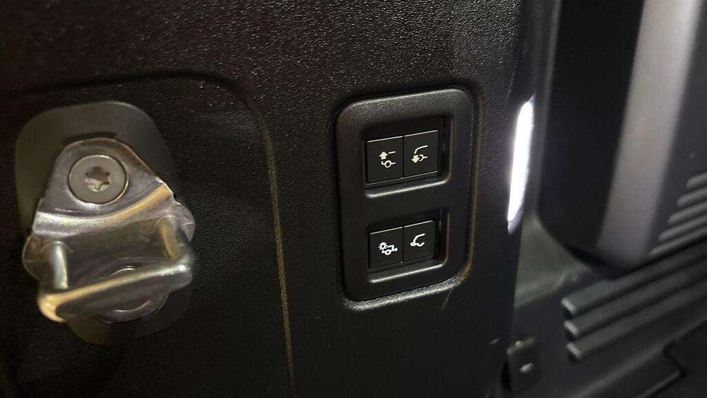 Used Land Rover Defender 2024 for sale - 76460336: Photo 27