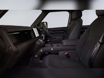 Used Land Rover Defender 2024 for sale - 76460336: Photo