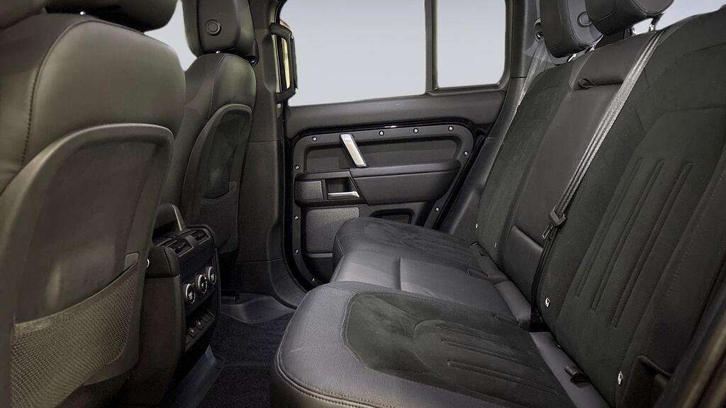 Used Land Rover Defender 2024 for sale - 76460336: Photo 4