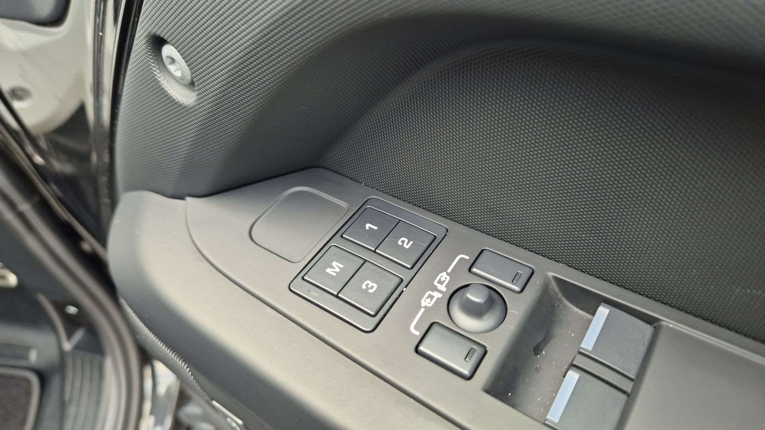 Used Land Rover Defender 2024 for sale - 76460177: Photo 25