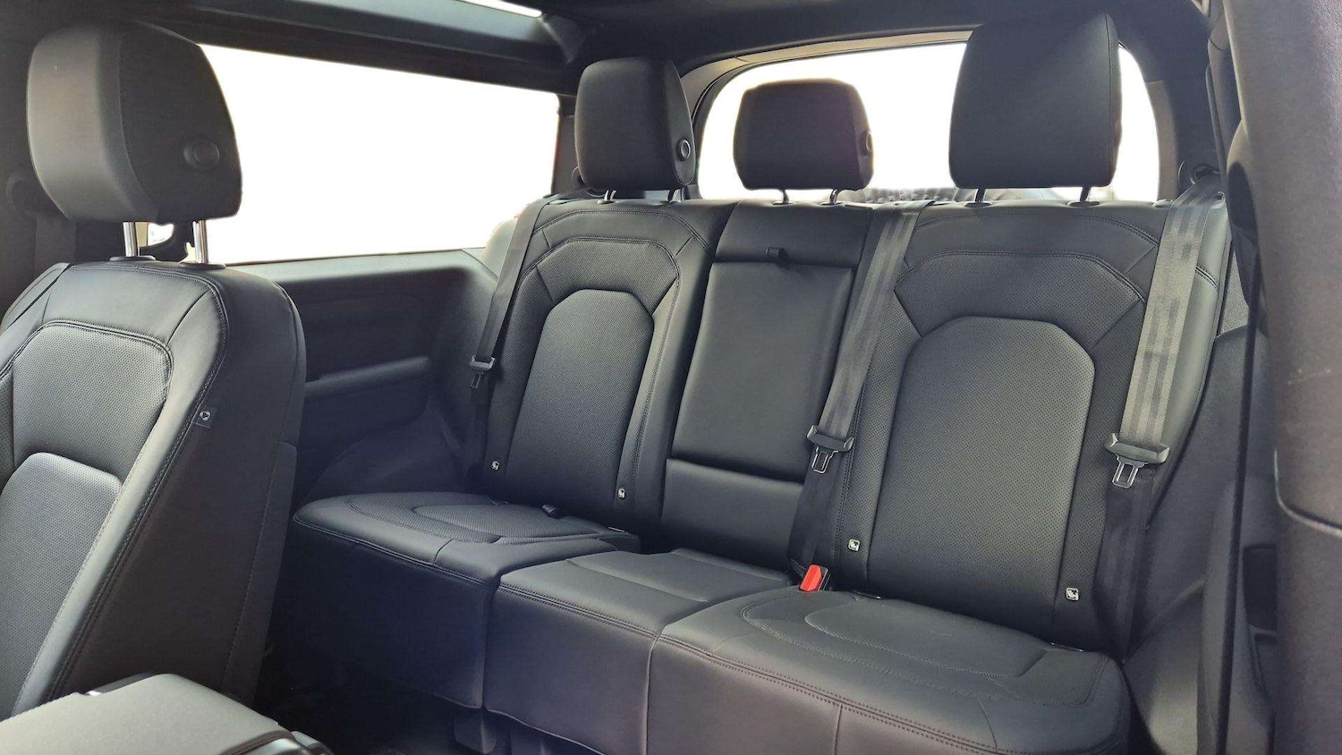 Used Land Rover Defender 2024 for sale - 76460177: Photo 4