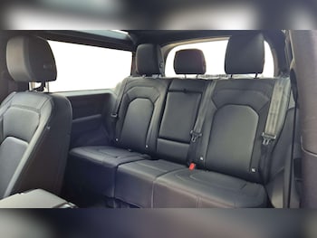 Used Land Rover Defender 2024 for sale - 76460177: Photo