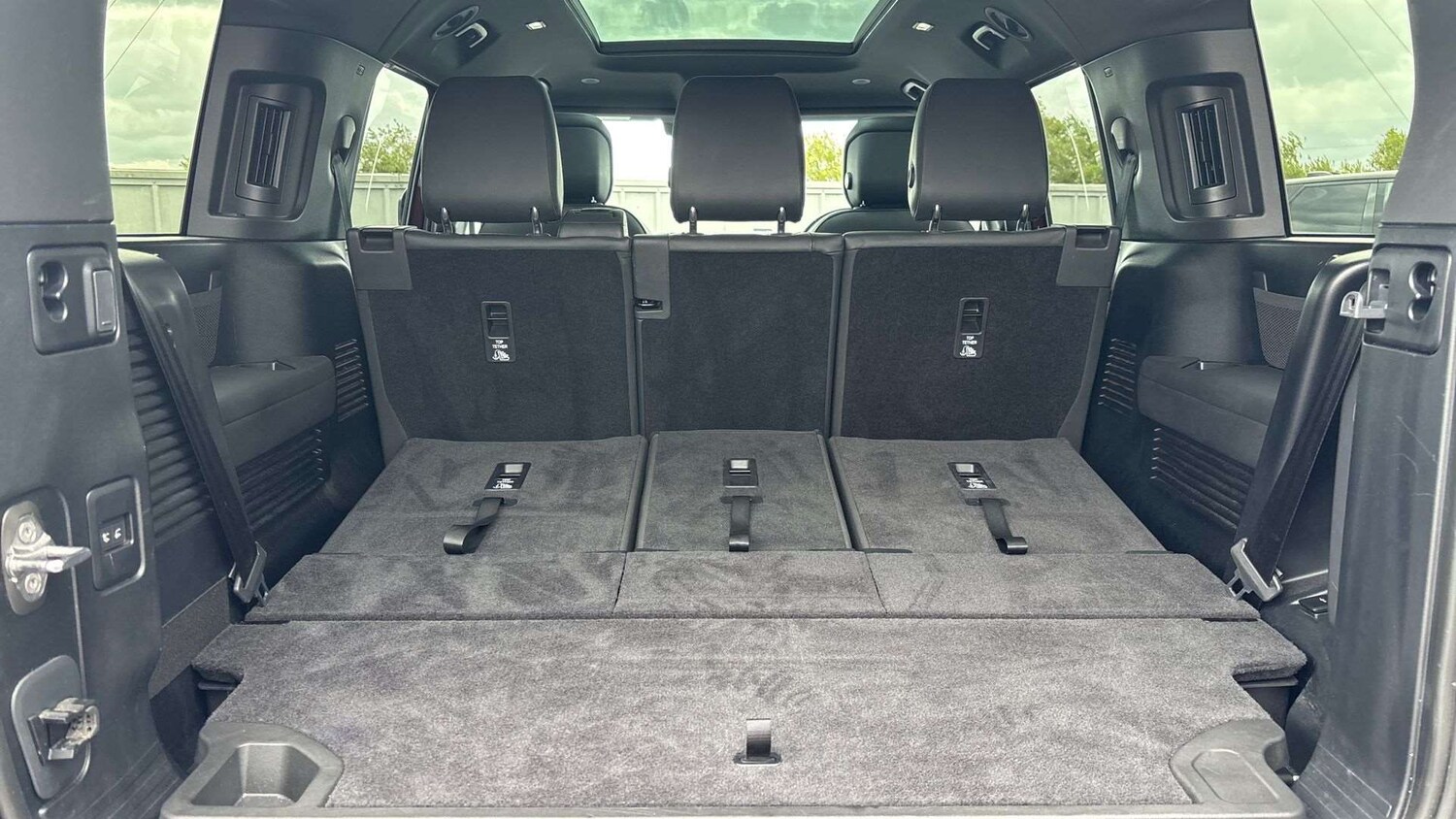 Used Land Rover Defender 2024 for sale - 77972681: Photo 10