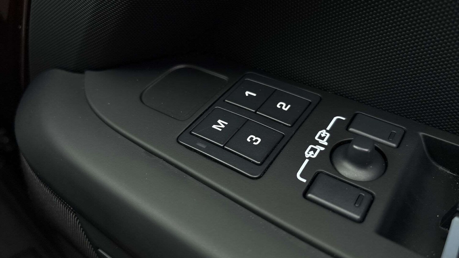 Used Land Rover Defender 2024 for sale - 77972681: Photo 25