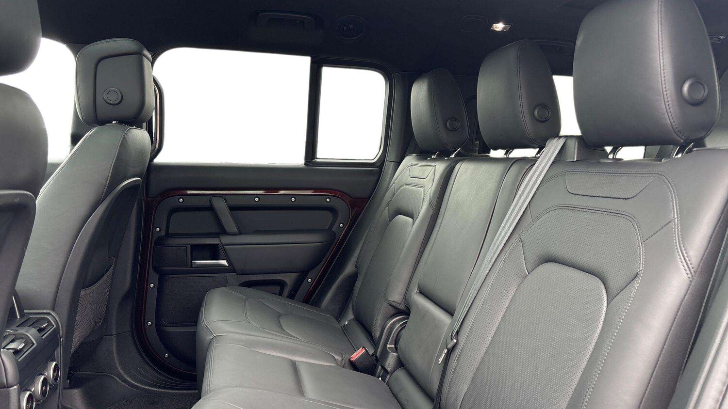 Used Land Rover Defender 2024 for sale - 77972681: Photo 4