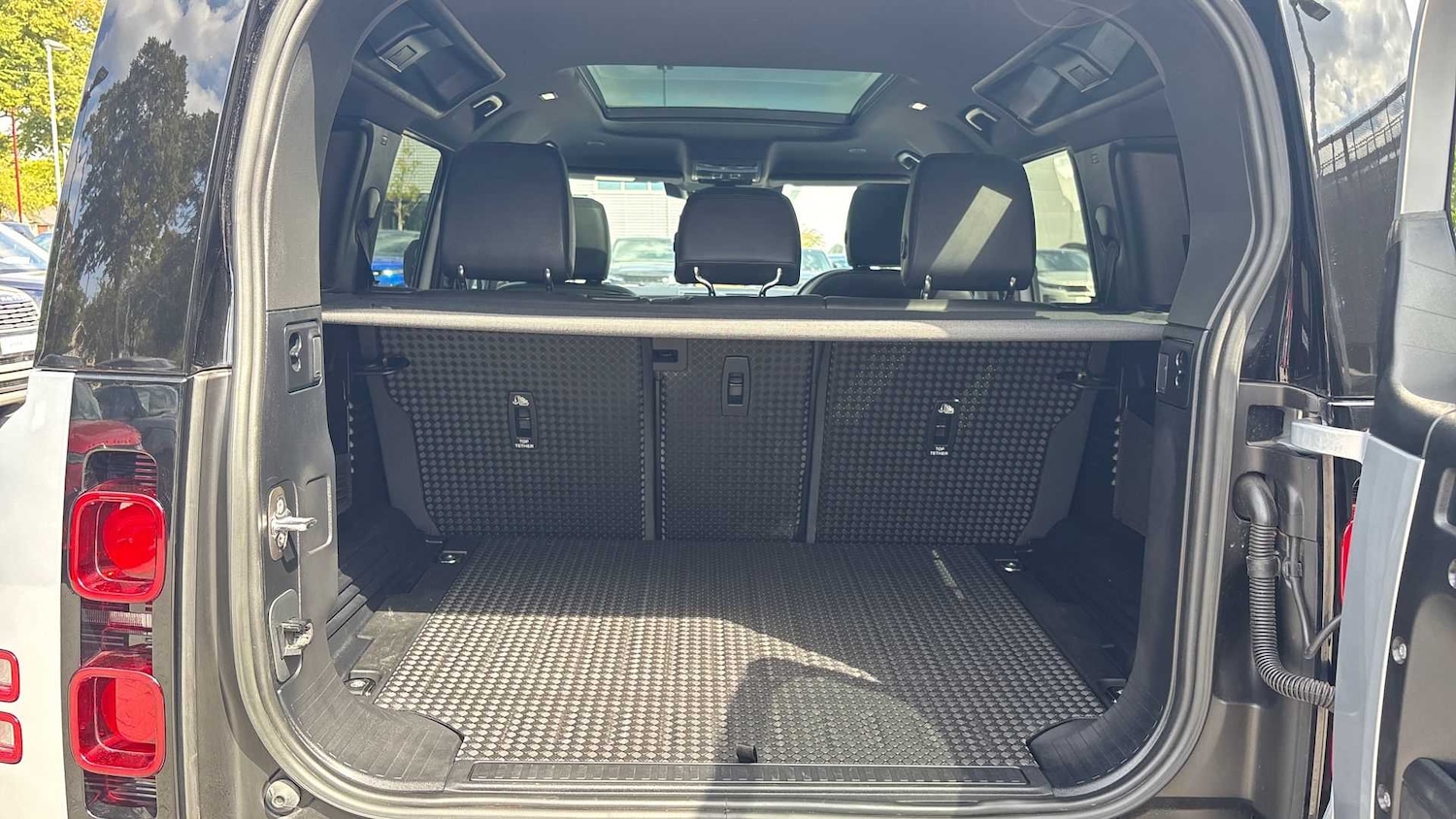 Used Land Rover Defender 2023 for sale - 76460109: Photo 11