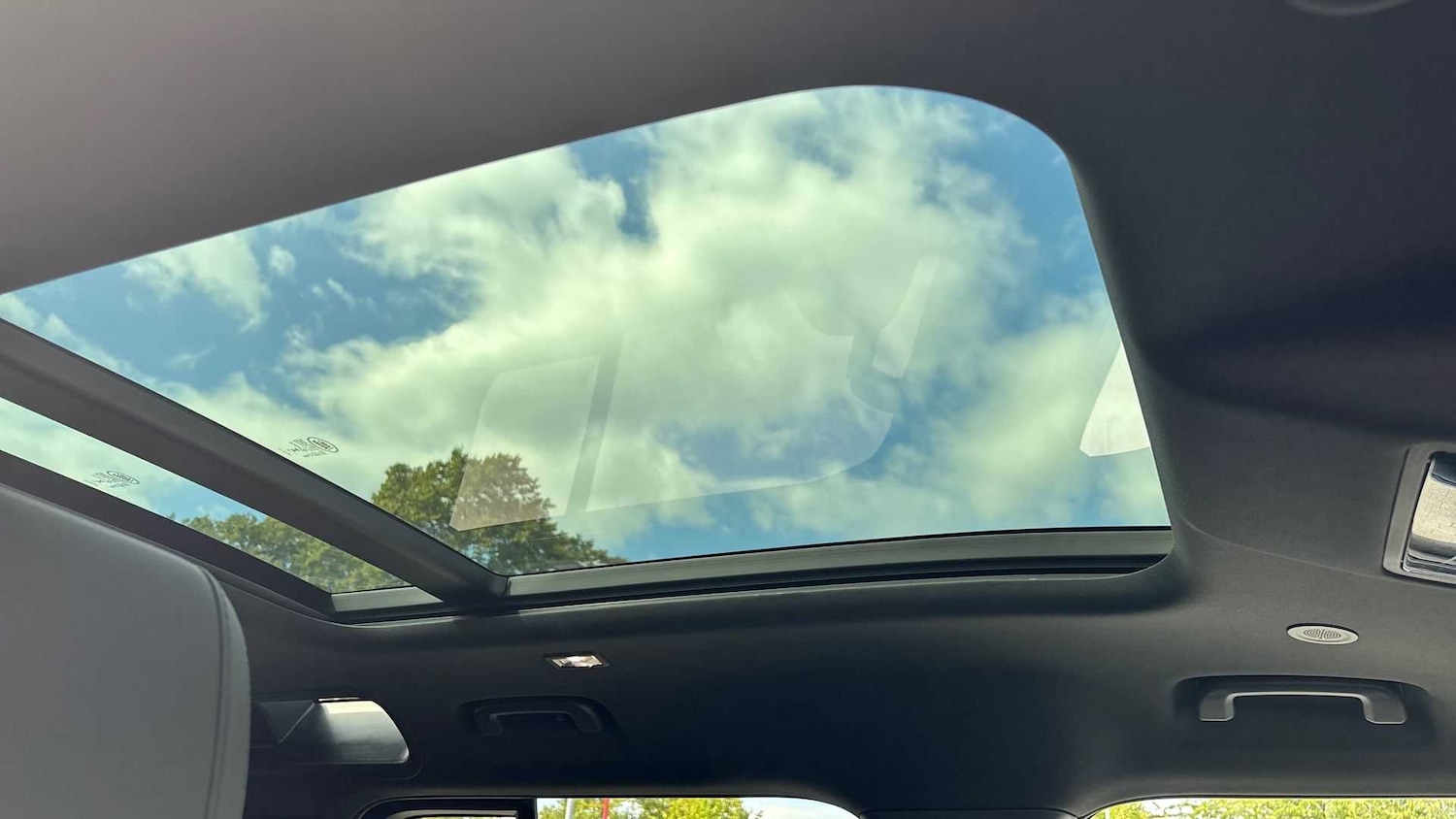 Used Land Rover Defender 2023 for sale - 76460109: Photo 21