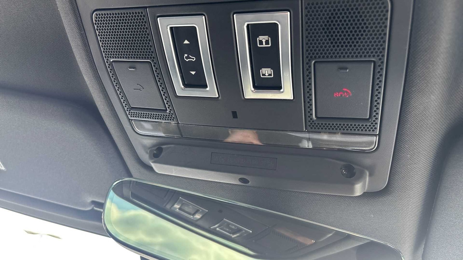 Used Land Rover Defender 2023 for sale - 76460109: Photo 23