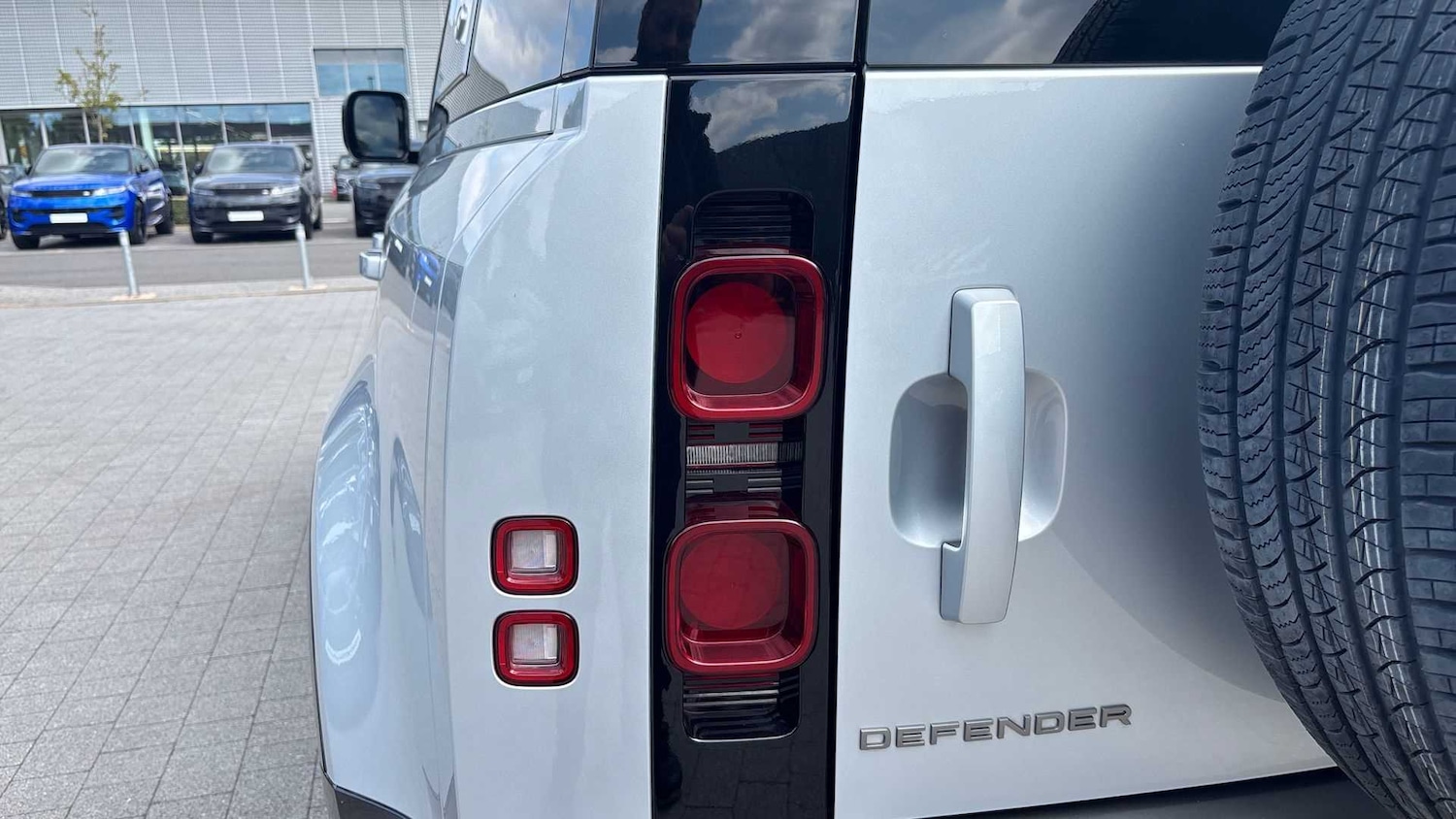 Used Land Rover Defender 2023 for sale - 76460109: Photo 26