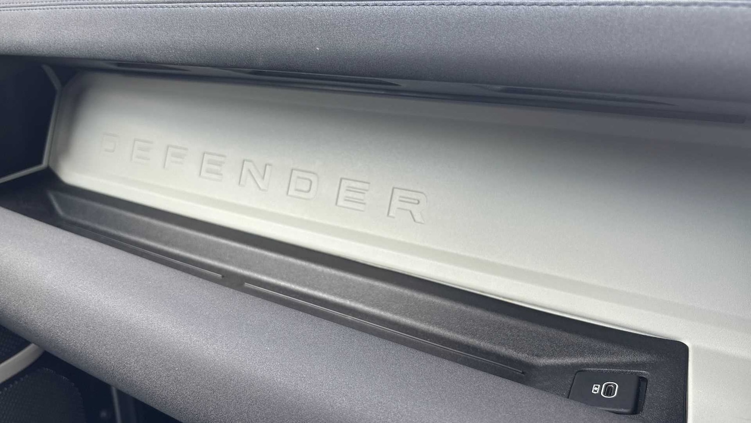 Used Land Rover Defender 2023 for sale - 76460109: Photo 31