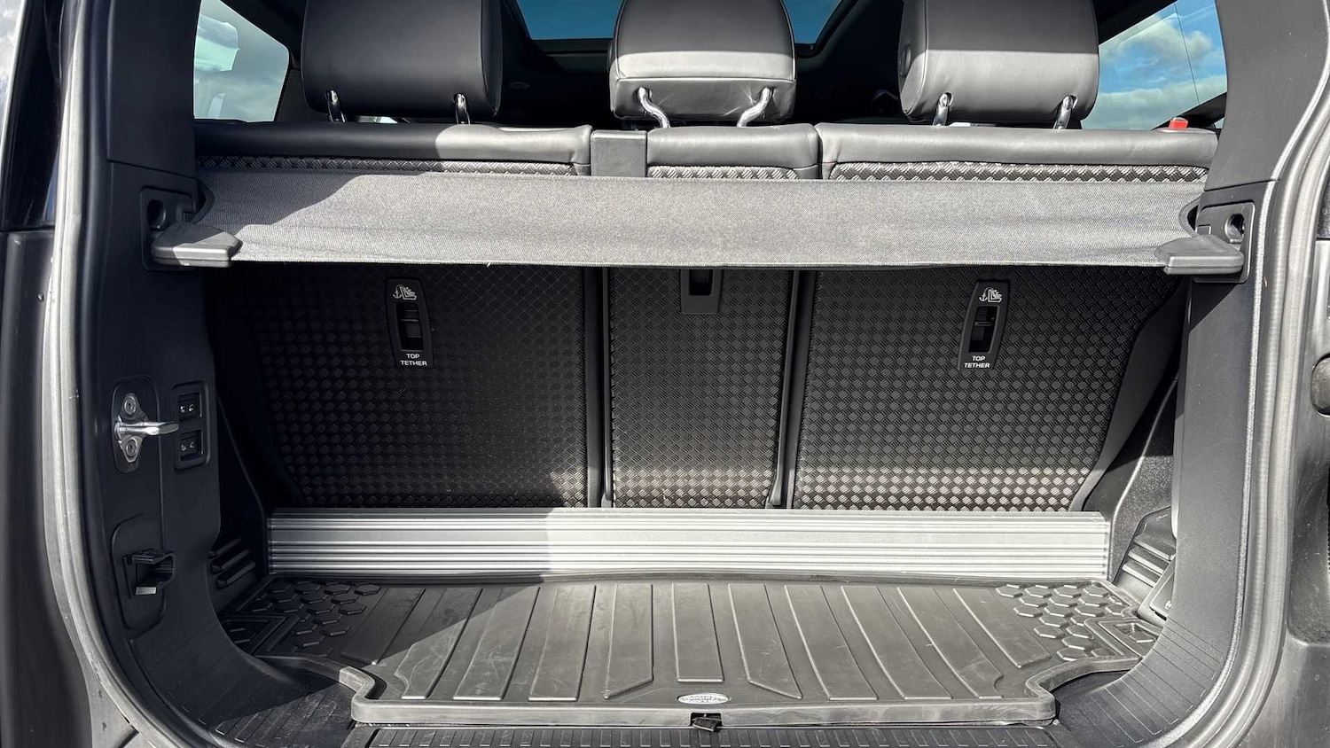 Used Land Rover Defender 2021 for sale - 76460110: Photo 10