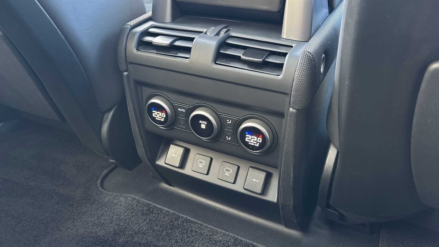 Used Land Rover Defender 2021 for sale - 76460110: Photo 18