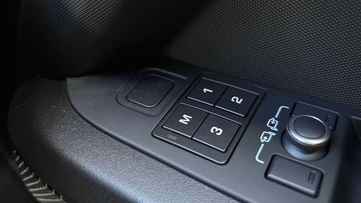 Used Land Rover Defender 2021 for sale - 76460110: Photo 25