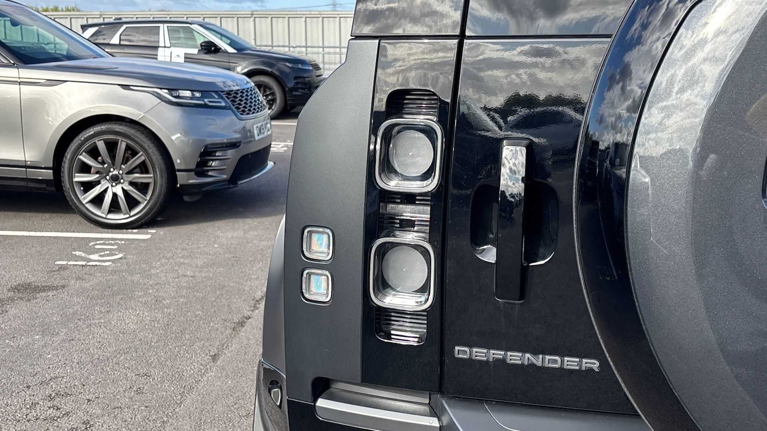 Used Land Rover Defender 2021 for sale - 76460110: Photo 26