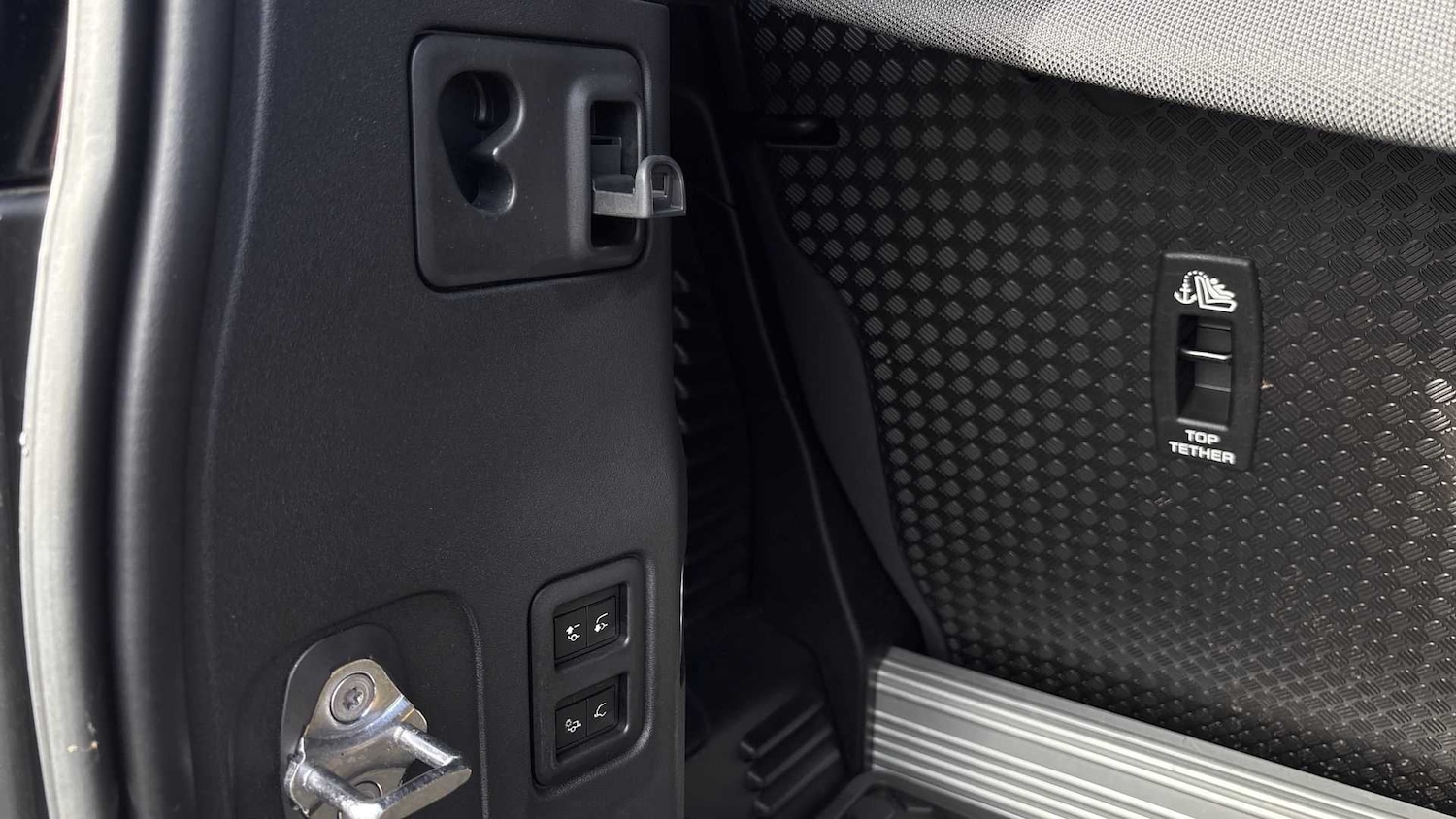 Used Land Rover Defender 2021 for sale - 76460110: Photo 27