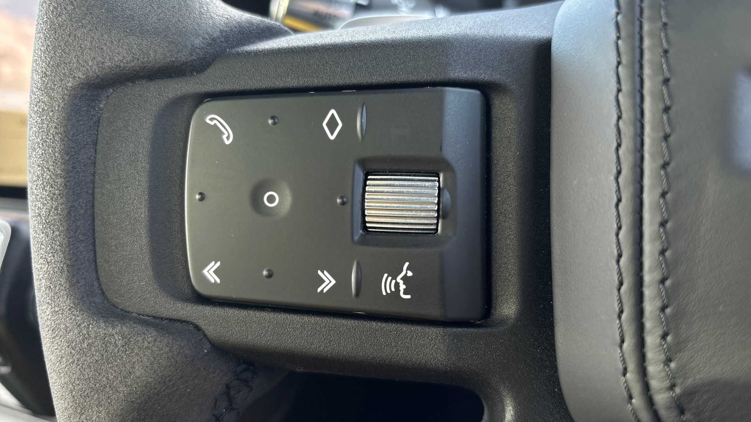 Used Land Rover Defender 2021 for sale - 76460110: Photo 31