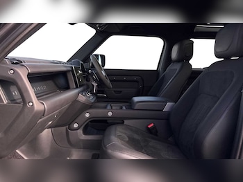 Used Land Rover Defender 2021 for sale - 76460110: Photo