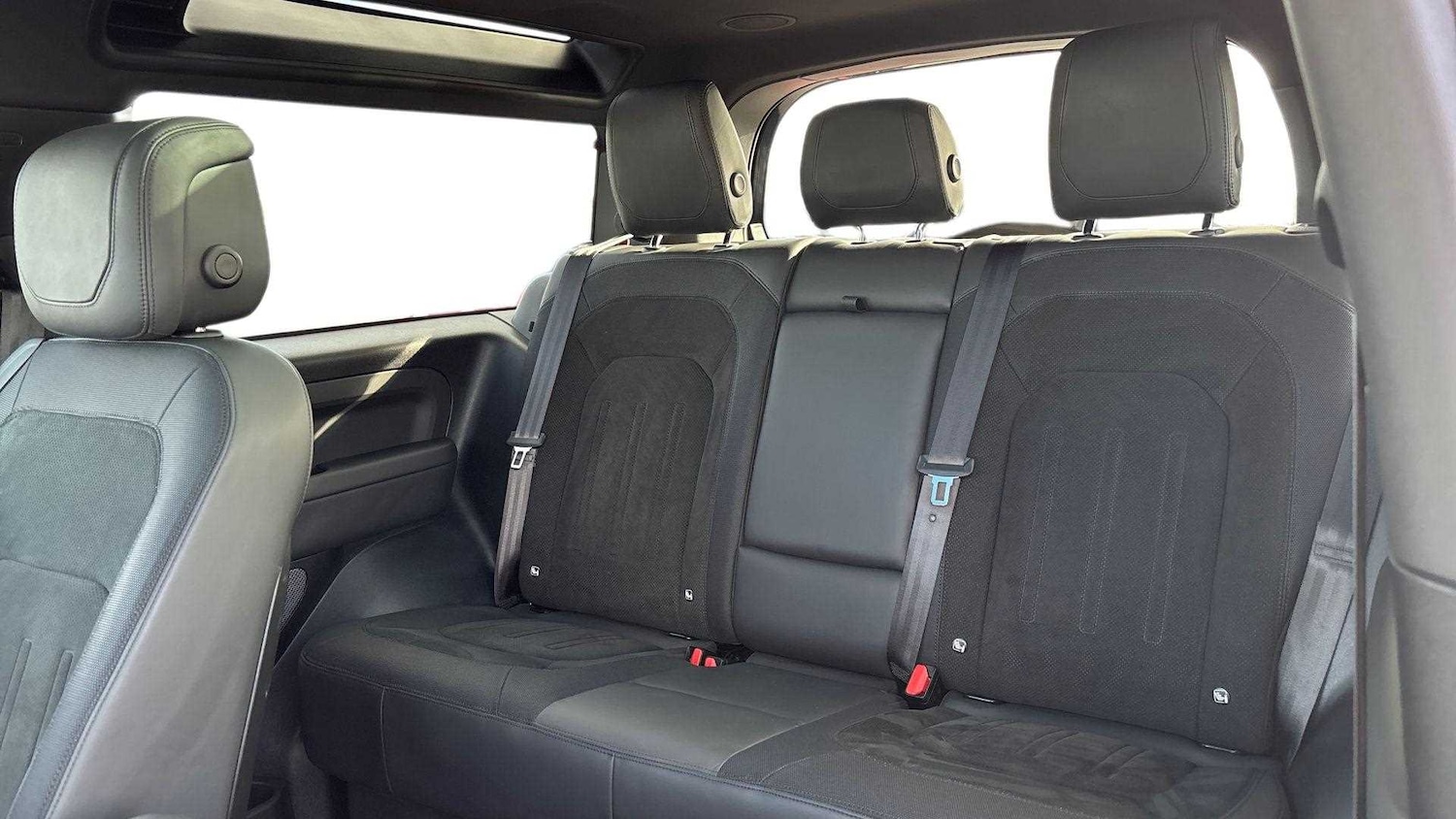 Used Land Rover Defender 2021 for sale - 76460110: Photo 4