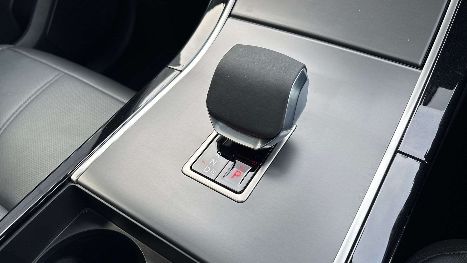 Used Land Rover Range Rover Velar 2023 for sale - 77000173: Photo 13