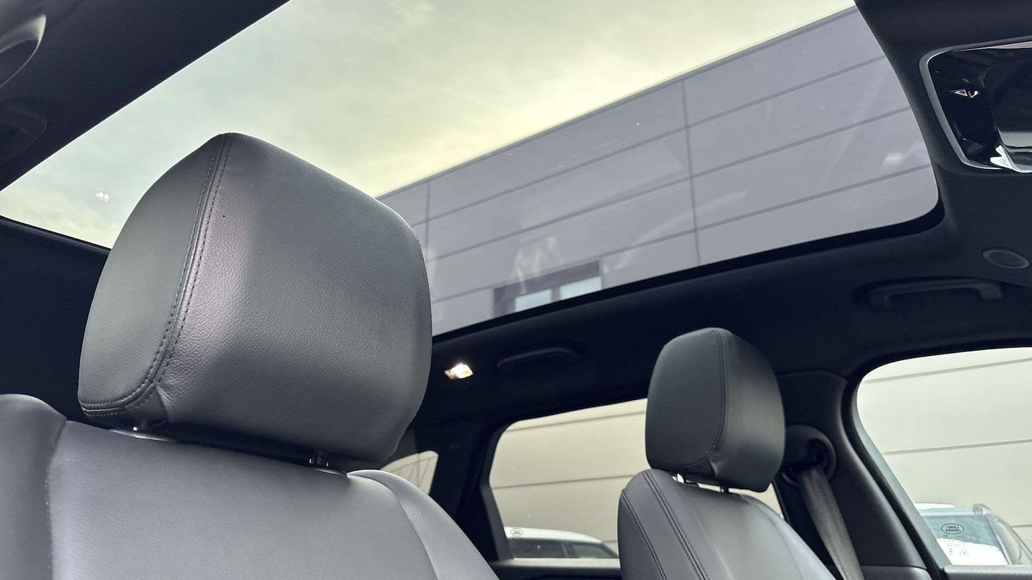 Used Land Rover Range Rover Velar 2023 for sale - 77000173: Photo 21