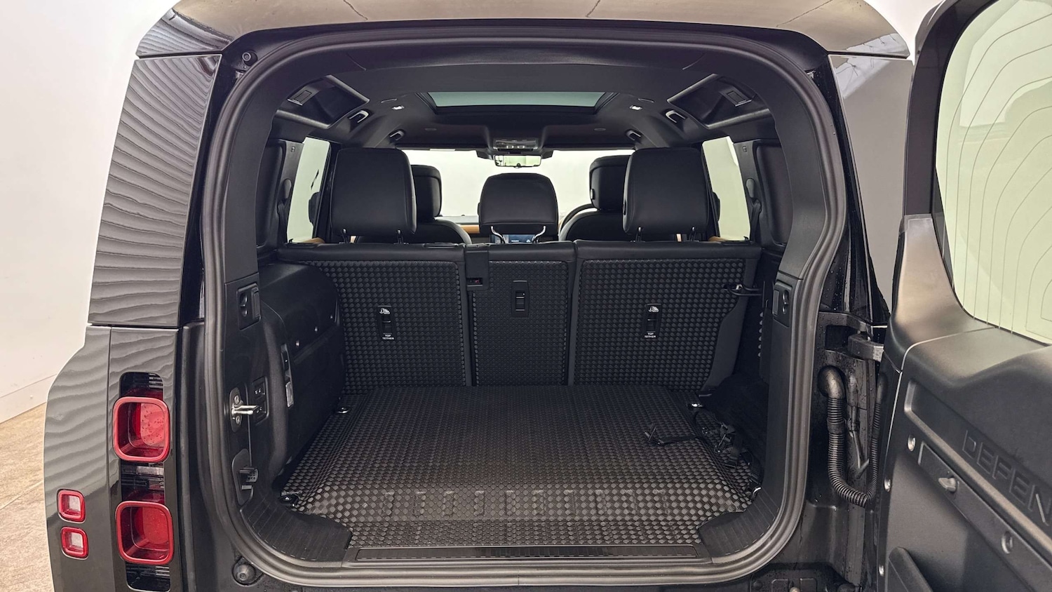 Used Land Rover Defender 2024 for sale - 76460207: Photo 10