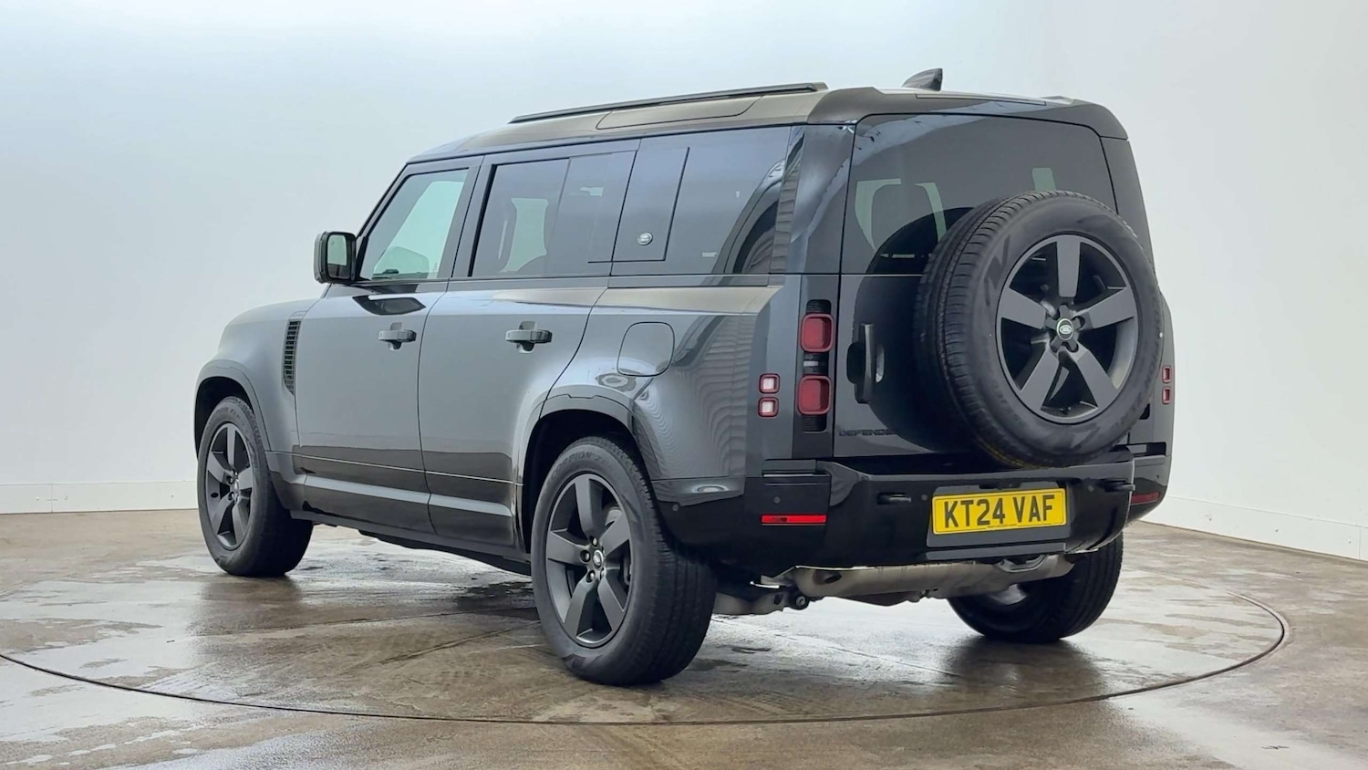 Used Land Rover Defender 2024 for sale - 76460207: Photo 2