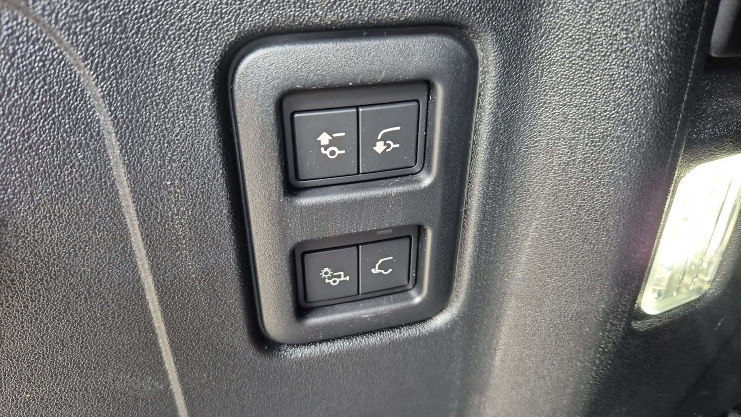 Used Land Rover Defender 2024 for sale - 76460207: Photo 30