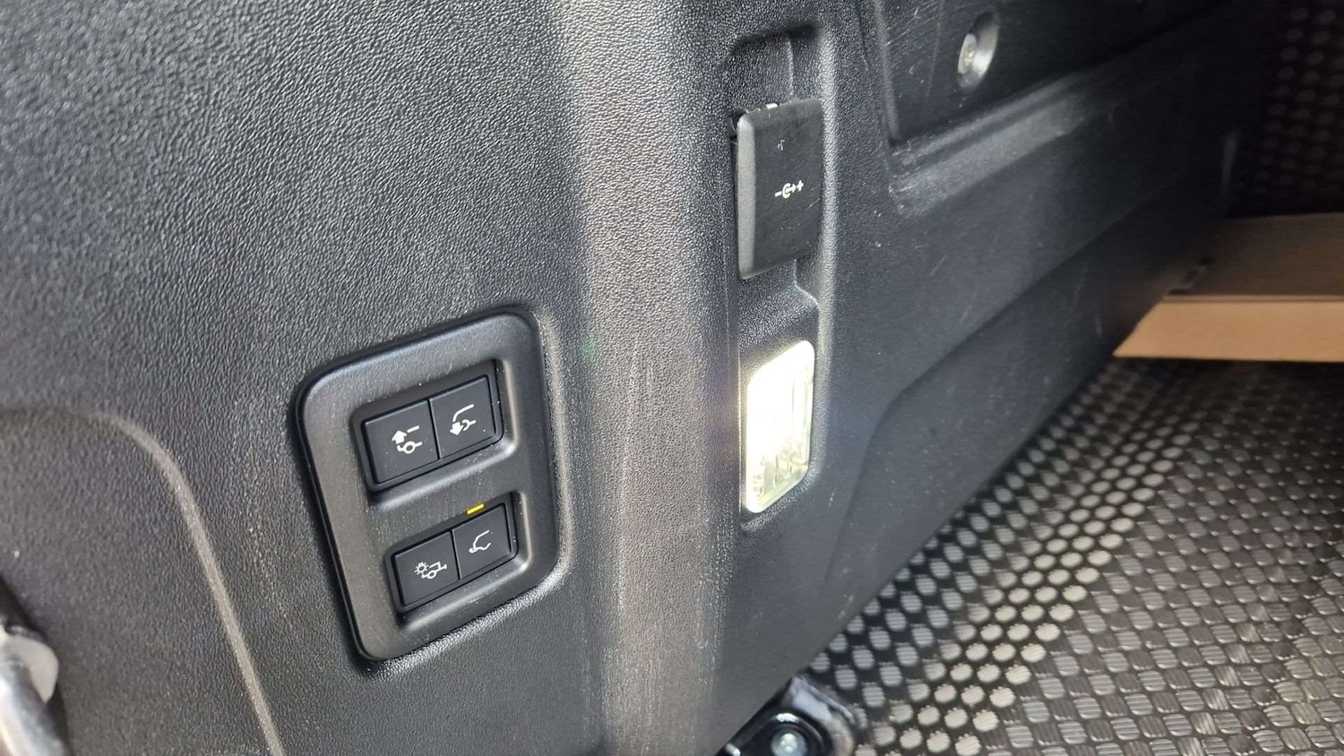 Used Land Rover Defender 2024 for sale - 76460207: Photo 32