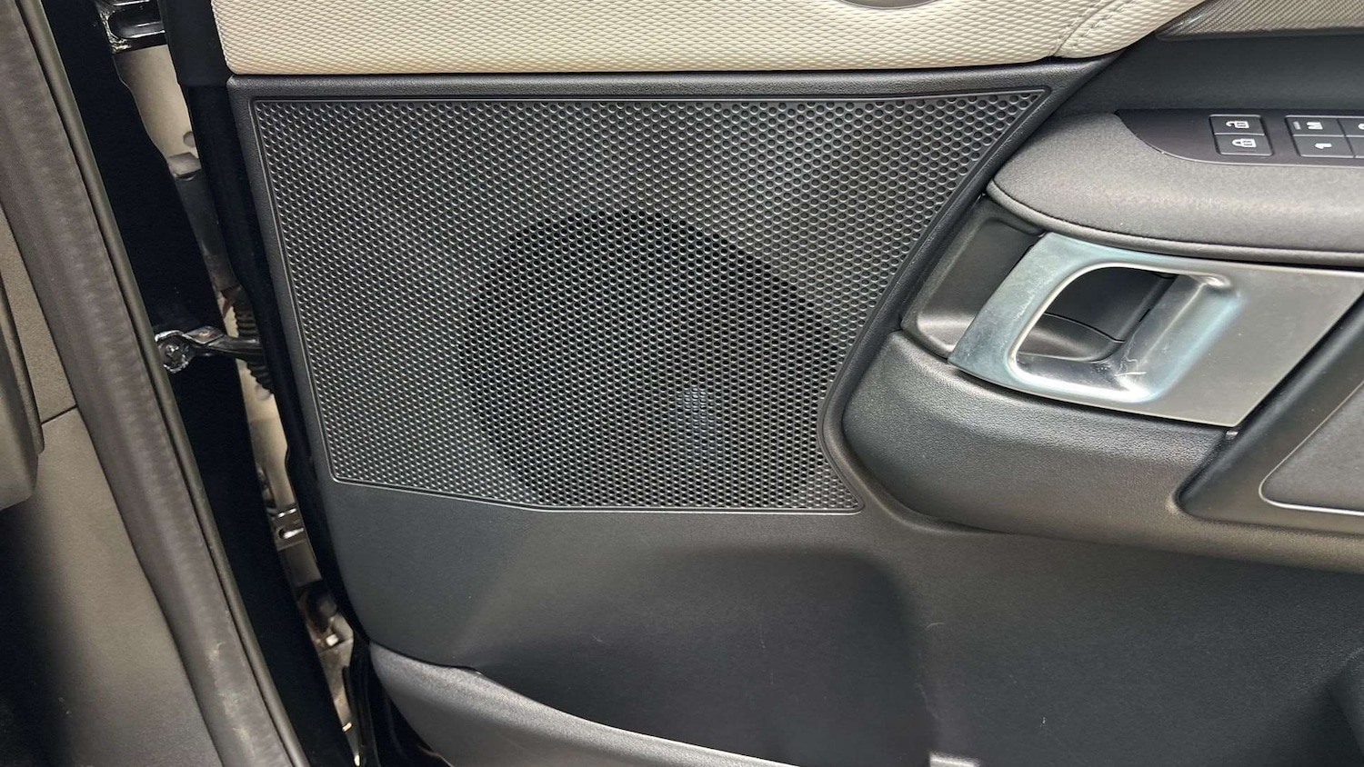 Used Land Rover Discovery 2022 for sale - 76460490: Photo 24