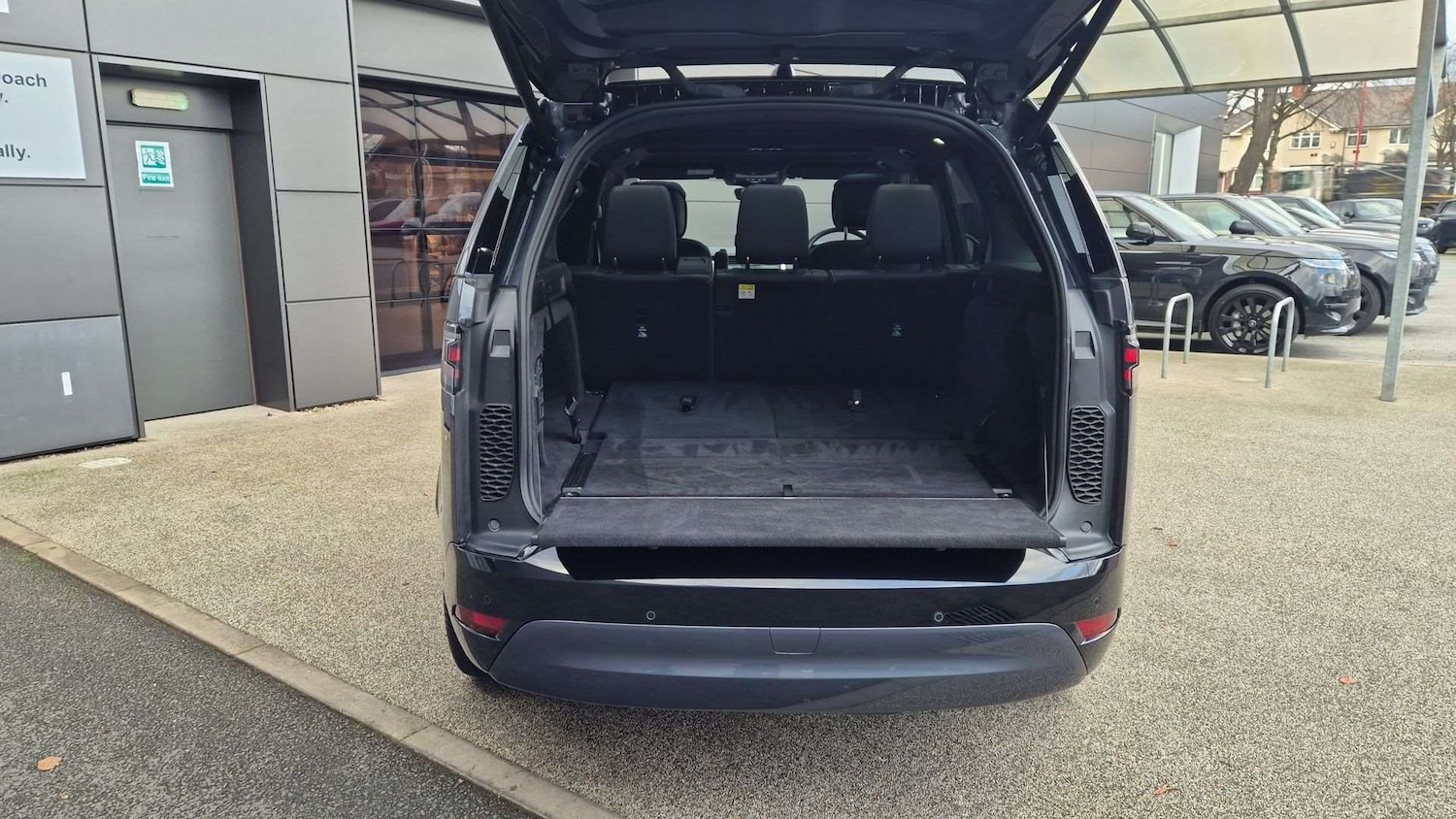 Used Land Rover Discovery 2024 for sale - 77112365: Photo 10