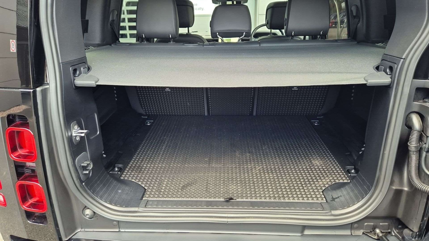 Used Land Rover Defender 2025 for sale - 76460062: Photo 10