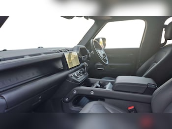 Used Land Rover Defender 2025 for sale - 76460062: Photo