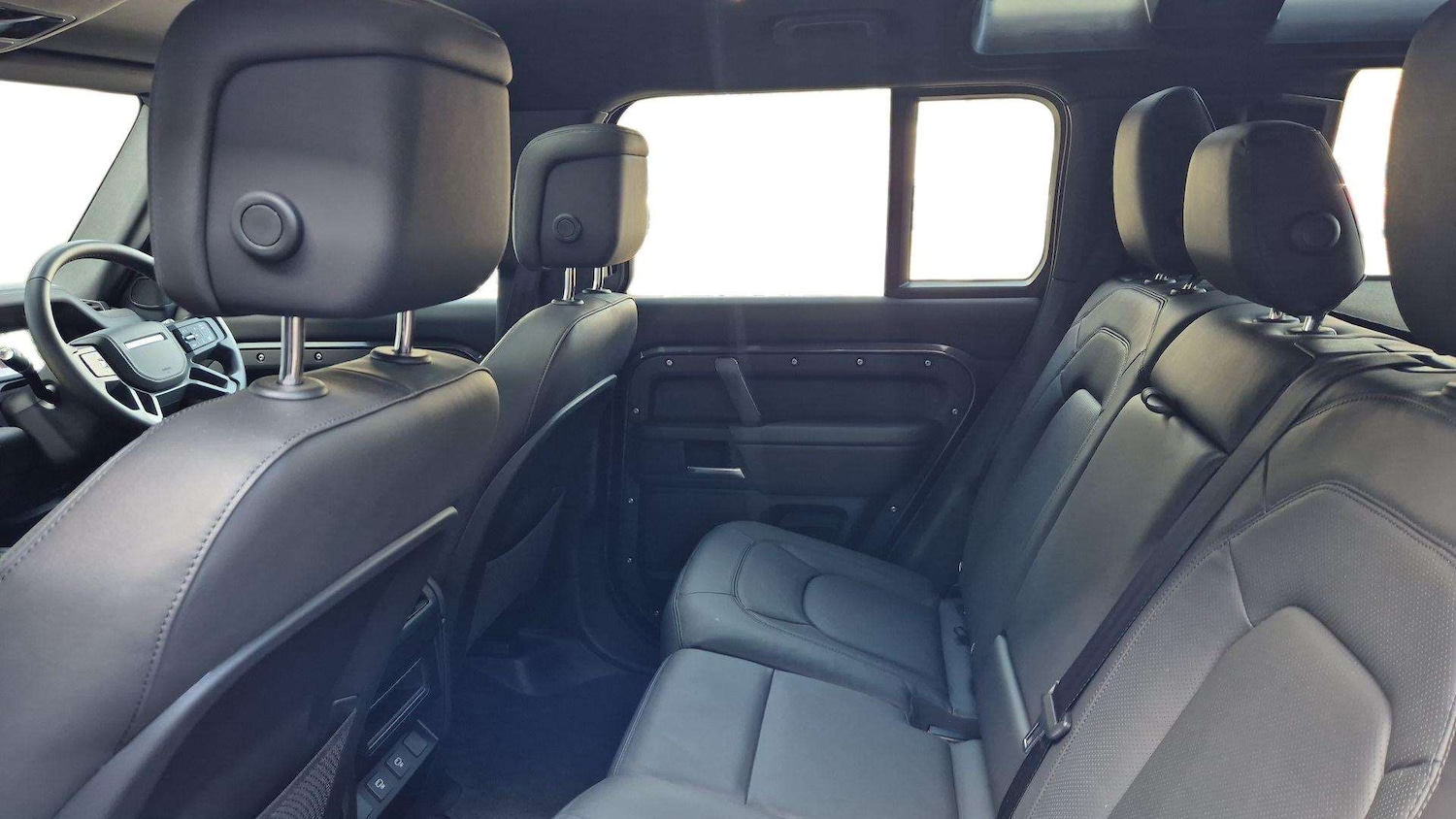 Used Land Rover Defender 2025 for sale - 76460062: Photo 4