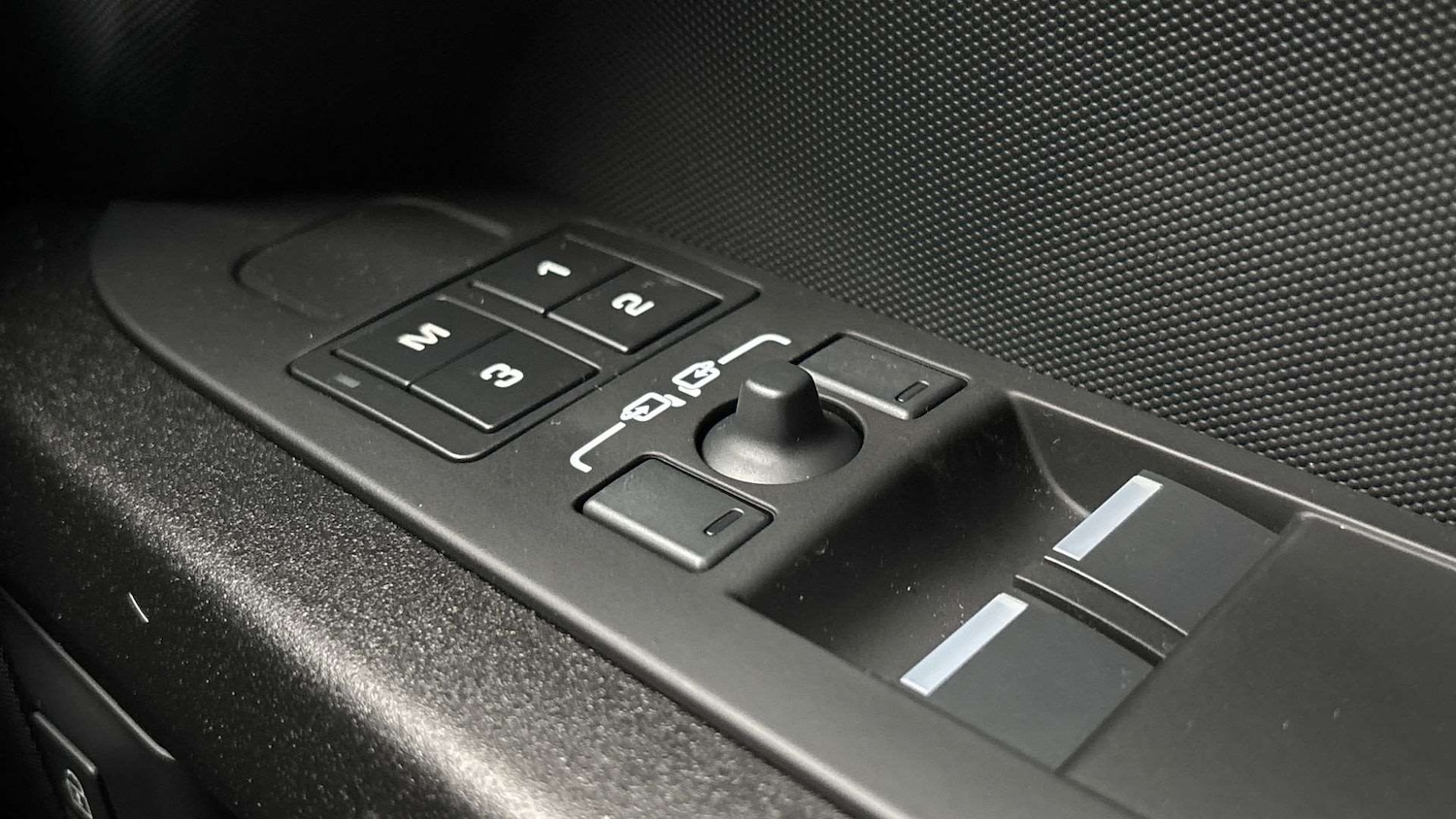 Used Land Rover Defender 2025 for sale - 76761065: Photo 25