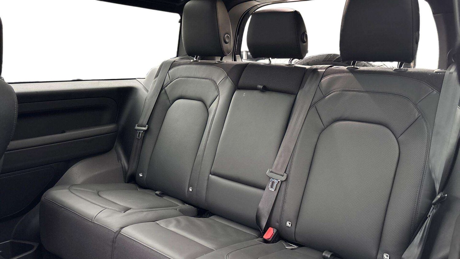 Used Land Rover Defender 2025 for sale - 76761065: Photo 4