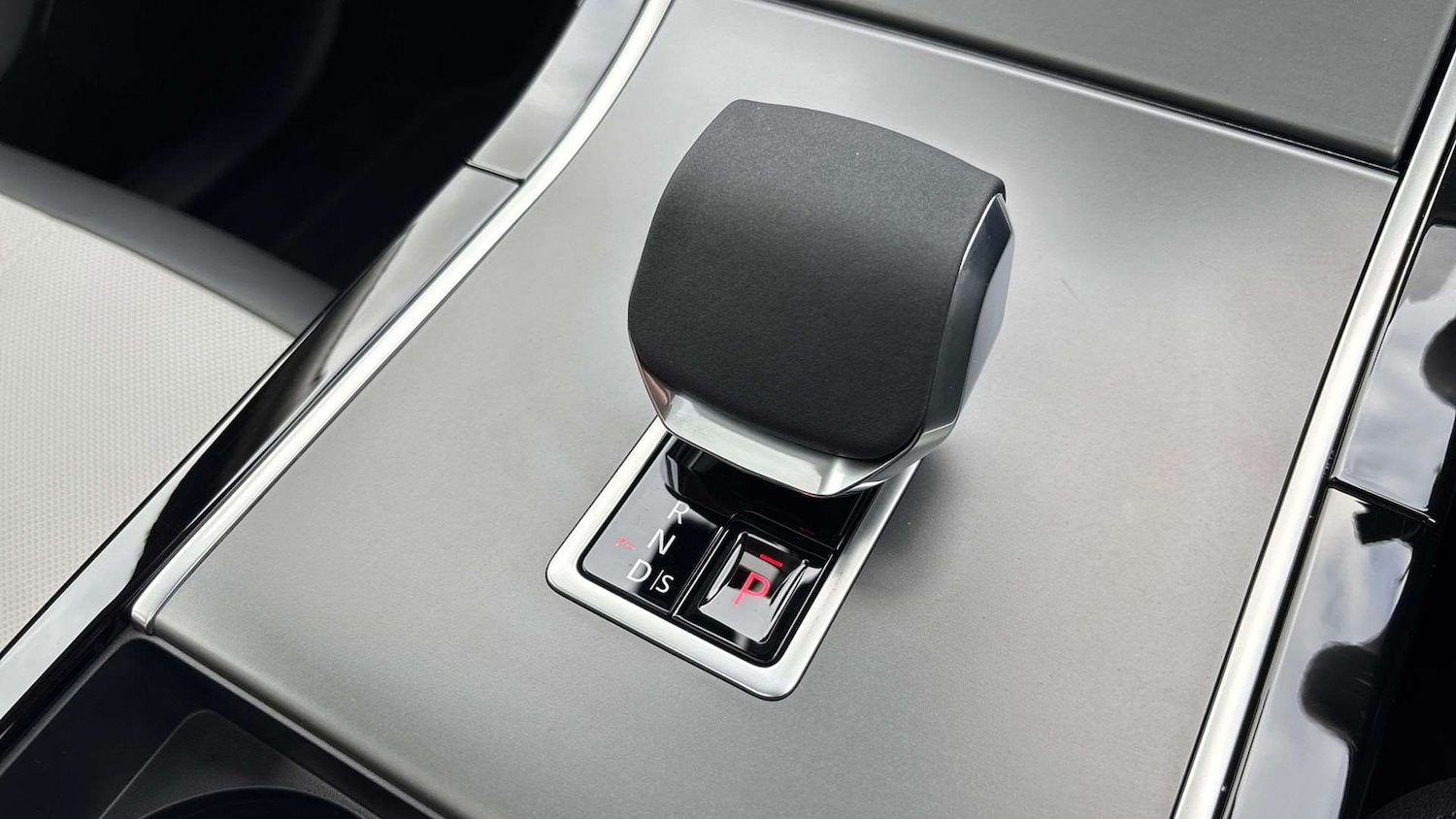 Used Land Rover Range Rover Velar 2025 for sale - 76460686: Photo 13