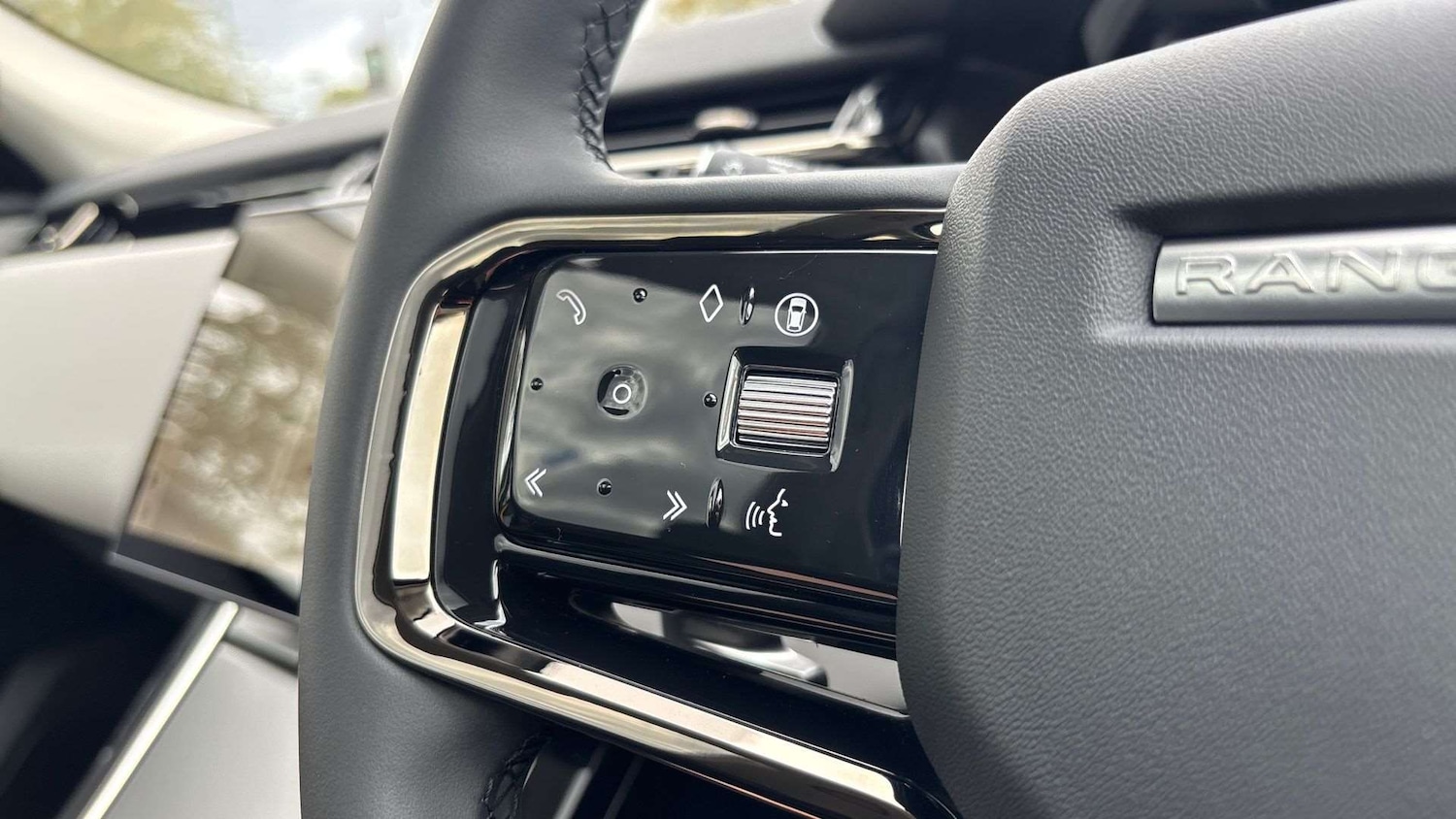 Used Land Rover Range Rover Velar 2025 for sale - 76460686: Photo 31